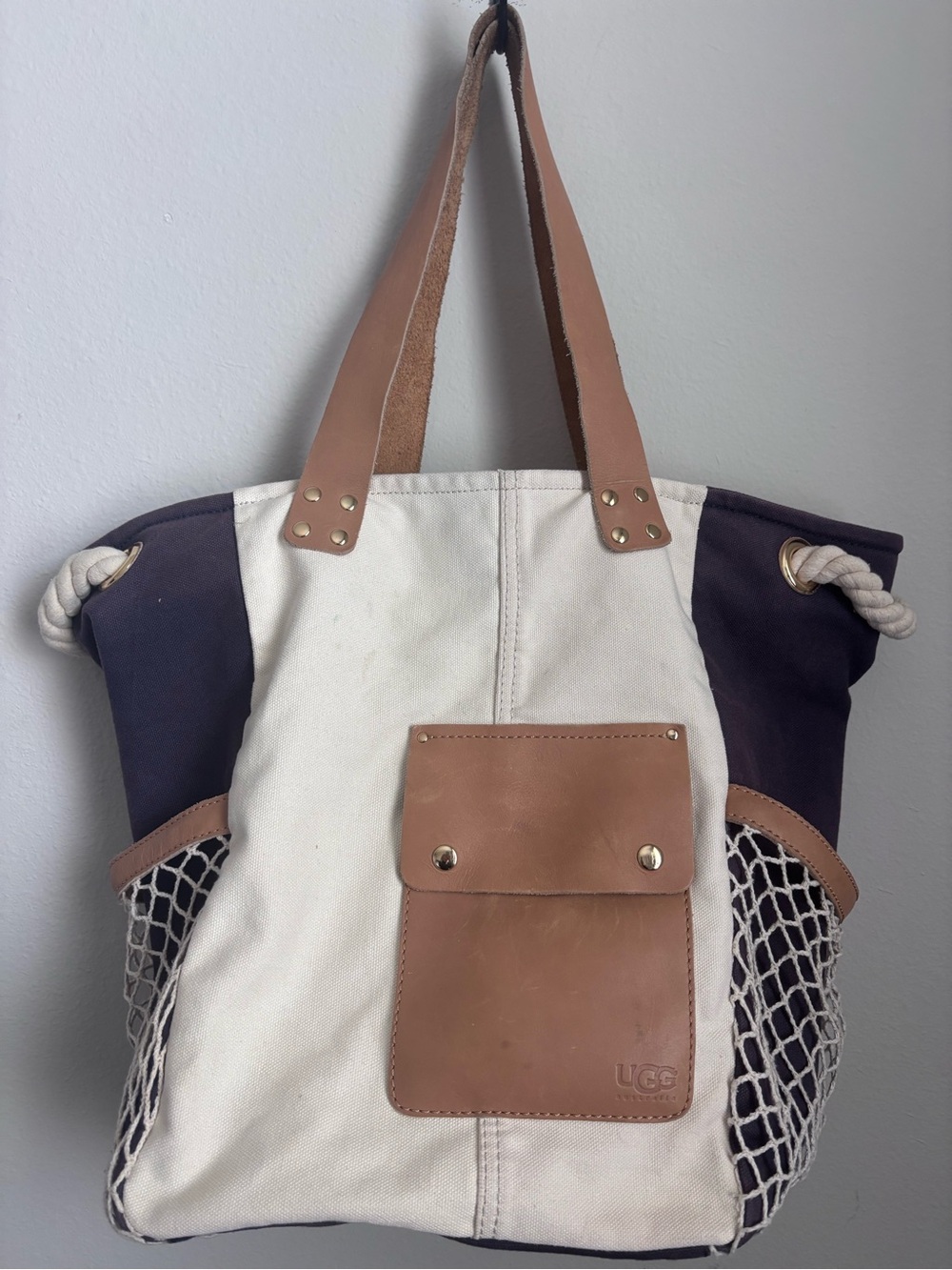 UGG AUSTRALIA Canvas GENUINE LEATHER STRAPS & POCKET TRAVEL/EVERY DAY
